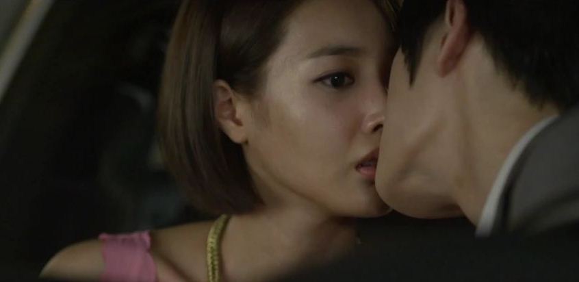 Jaejoong Kissing Wang Ji Hye in Protect the Boss