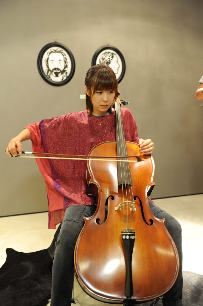 Choi Kang Hee Trains Violin