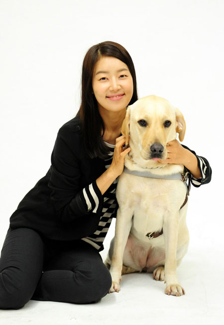 Han Ji Hye and Guide Dog