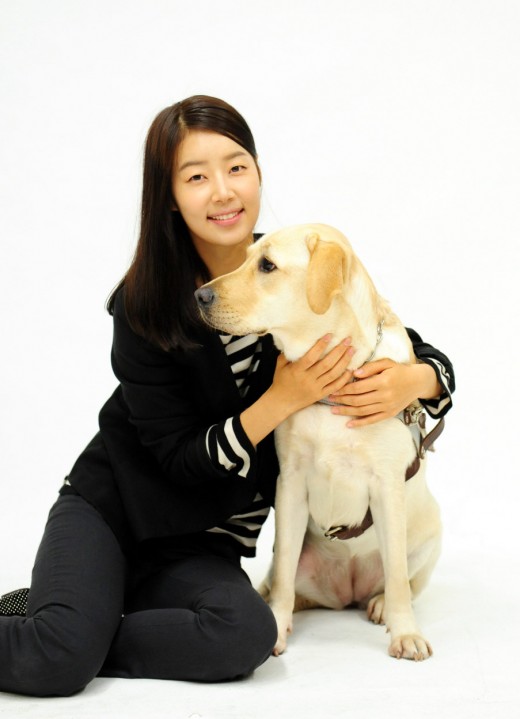 Han Ji Hye and Guide Dog
