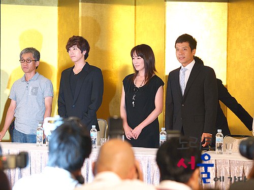 Noriko Goes to Seoul Press Conference