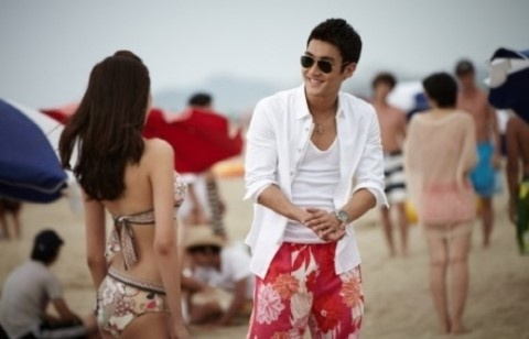 Choi Siwon and Bikini Girl at Beach