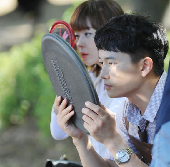 Ji Sung and Choi Kang Hee Forehead Kiss