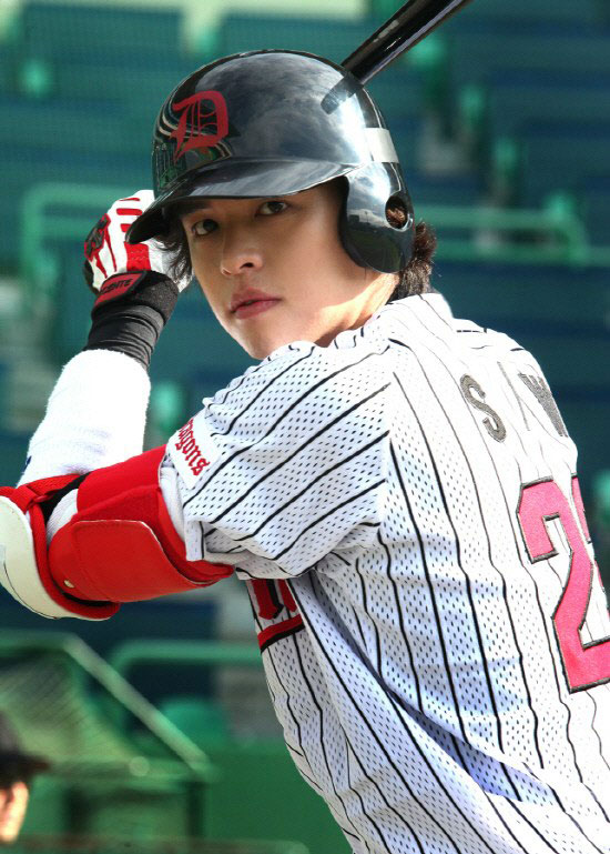 Lee Jang Woo as Seo In Woo Baseball Player