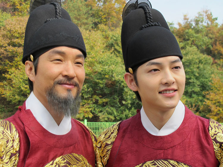 Song Joong Ki & Han Suk Kyu Appears Together in Deep Rooted Tree - Drama  Haven