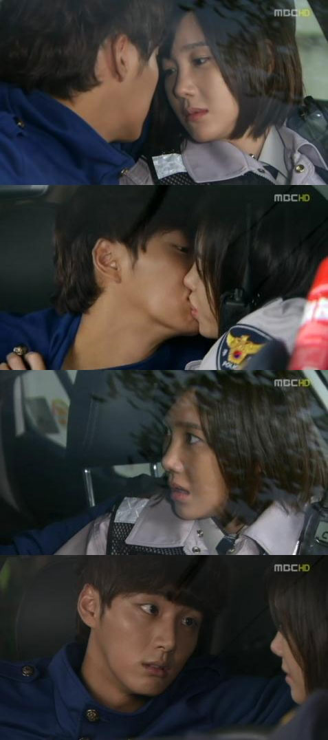 Lee Ji Ah and Yoon Shi Yoon Kiss