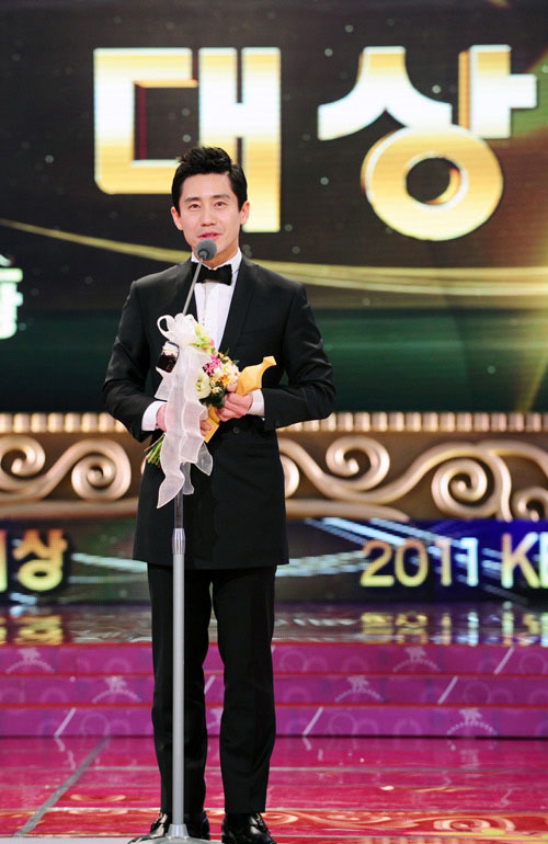 2011 KBS Drama Awards Daesang Winner - Shin Ha Kyun