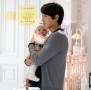 Kim Rae Won Shows His Tender Gentle in Holding Baby