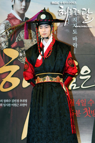 The Moon the Embraces the Sun Production Press Conference Video & Photo ...