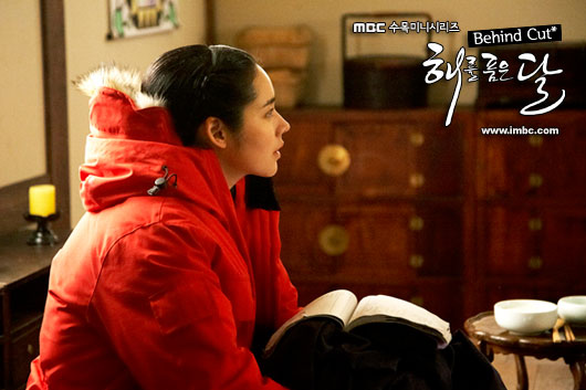 Han Ga In Side Face