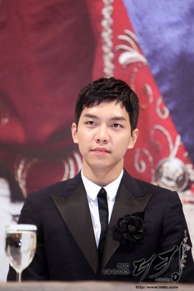 Lee Seung Gi Sings on the Set - Drama Haven