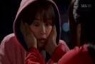 Enviable Han Ji Min’s Face Smaller than Yoochun’s Hand