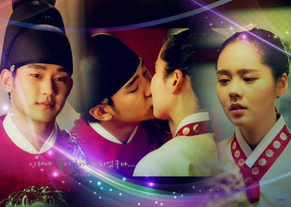 The Moon that Embraces the Sun Kissing Wallpaper