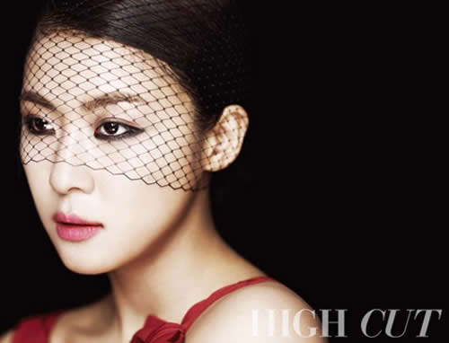 Ha Ji Won Charming Pictorials Full of Queen’s Aura