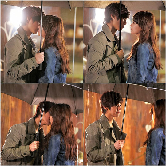 CNBlue’s Kang Min Hyuk & Oh Yeon Seo Romantic Umbrella Kiss