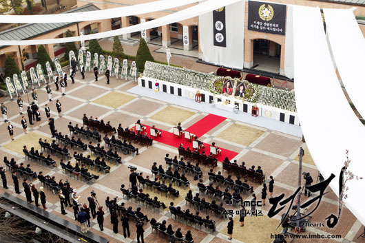 Behind Story of The King 2 Hearts Ceremonial Filming