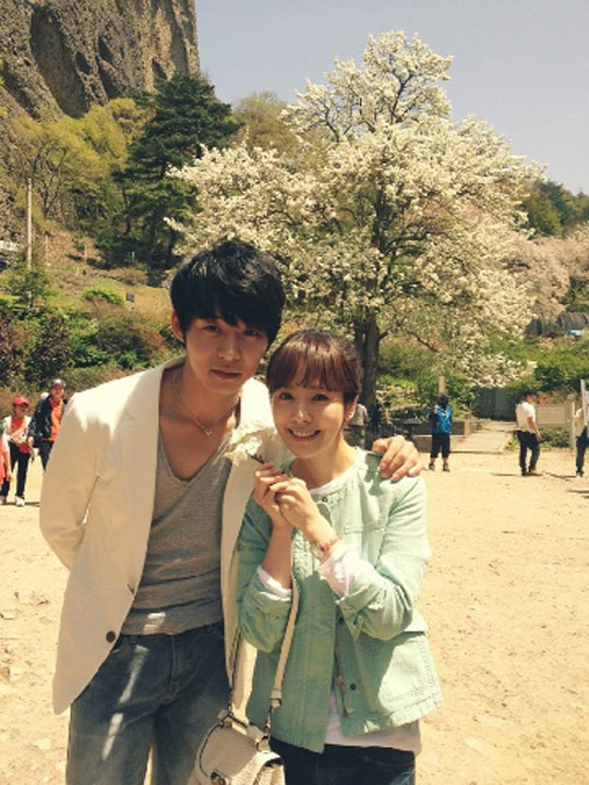 Micky Yoochun & Han Ji Min Cherry Blossom Intimate Dating