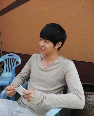 Park Yoochun Photo While Resting Shows Charming Clavicle