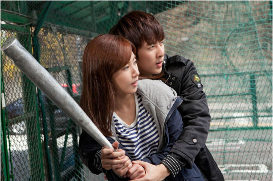 Kim Hyung Jun & Kim Yoon Seo “Hug” via Baseball Bat