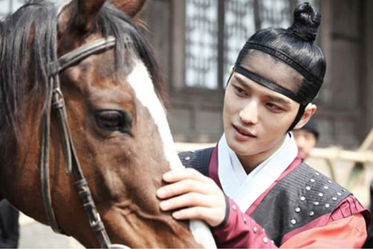 JYJ’s Kim Jaejoong Read Scripts in Ancient Costume