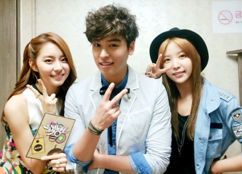 After School’s Raina, Uee & Lee Jang Woo Photo at Music Bank Standby Room
