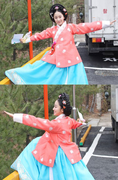 Jeon Hye Bin in Hanbok Dance Happily