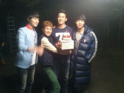 Lee Gak & Loyal Trio Celebrate Jung Suk Won’s Birthday