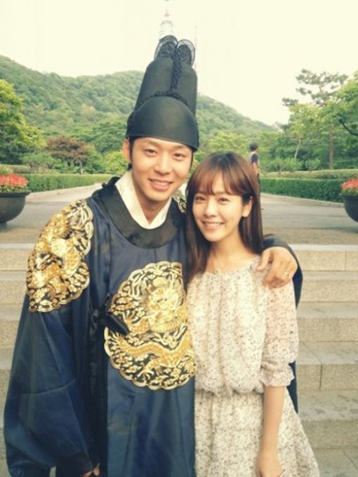 “Gak-Ha Couple” Park Yu Chun & Han Ji Min to Rest After CF Shooting