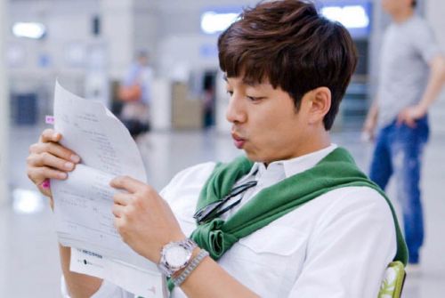 Gong Yoo Hands Couldn’t Part with Script (BtS Photos)