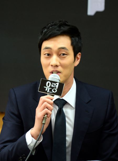 So Ji Sub Stands Behind Acting of Lee Yeon Hee