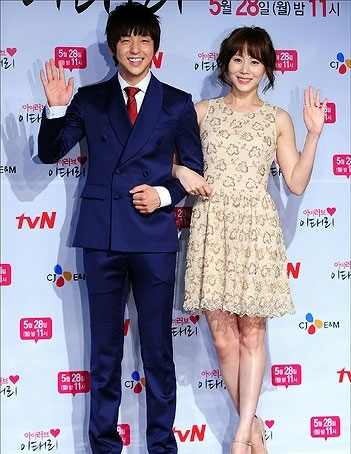 Park Ye Jin Does Not Feel Generation Gap with Younger Kim Ki Bum